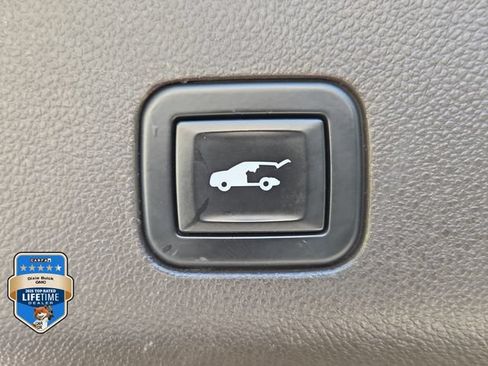 Certified 2021 GMC Yukon Denali w/ Denali Ultimate Package RWD image 6