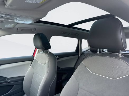 Used 2023 Volkswagen Taos SE w/ Panoramic Sunroof Package FWD image 16