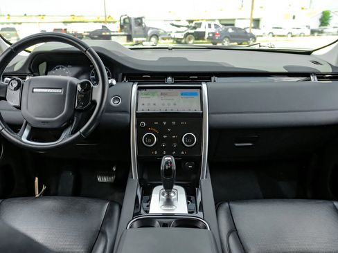 Used 2020 Land Rover Discovery Sport SE image 18