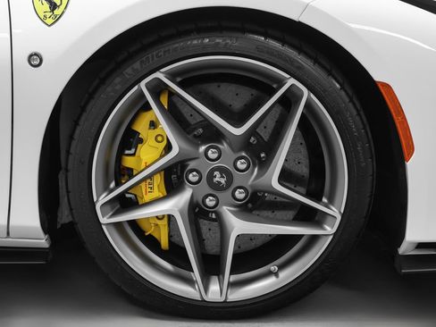 Certified 2022 Ferrari F8 Tributo RWD image 10