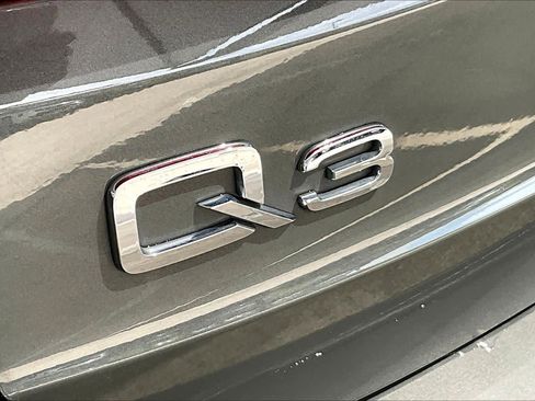 Used 2023 Audi Q3 2.0T Premium w/ Convenience Package AWD/4WD image 31