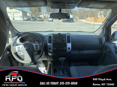 Used 2013 Nissan Frontier SV image 13