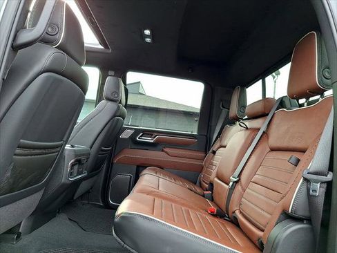 Used 2025 GMC Sierra 2500 Denali Ultimate image 12