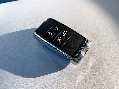 Used 2025 Land Rover Range Rover Sport image 10