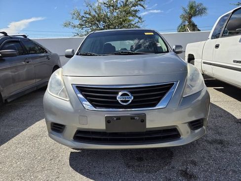 Used 2012 Nissan Versa SV FWD image 2
