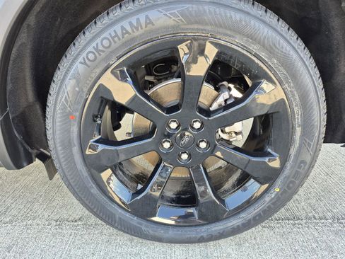 Certified 2024 Ford Explorer ST-Line w/ Class IV Trailer Tow Package image 9