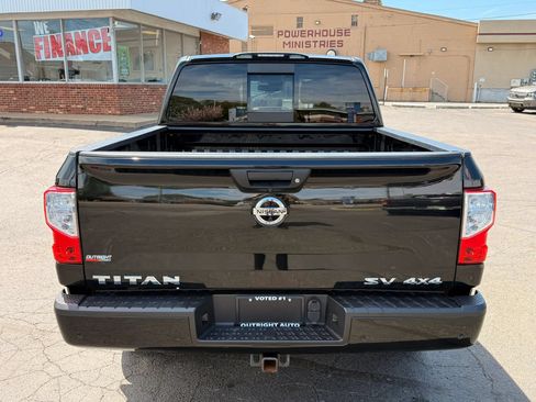 Used 2021 Nissan Titan SV w/ SV Convenience Package AWD/4WD image 4