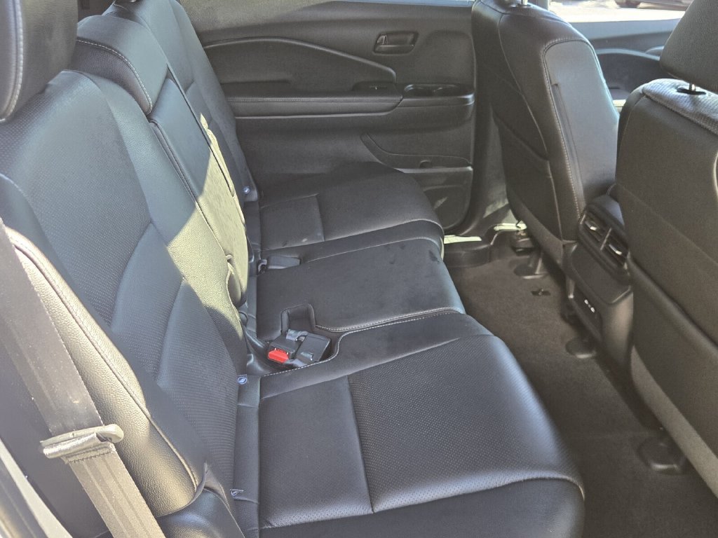 Certified 2025 Honda Passport EX-L image 17