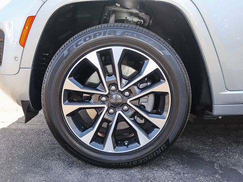 Used 2023 Jeep Grand Cherokee Overland w/ Advanced Protech Group III AWD/4WD image 10