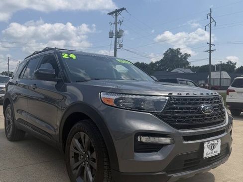 Used 2024 Ford Explorer XLT w/ Equipment Group 202A AWD/4WD image 8