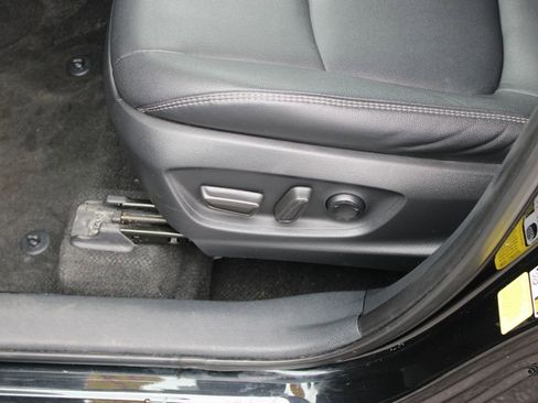 Used 2024 Toyota Corolla Cross XLE image 18