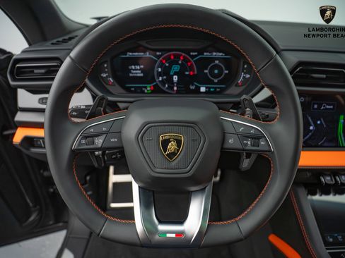 Used 2025 Lamborghini Urus SE image 26
