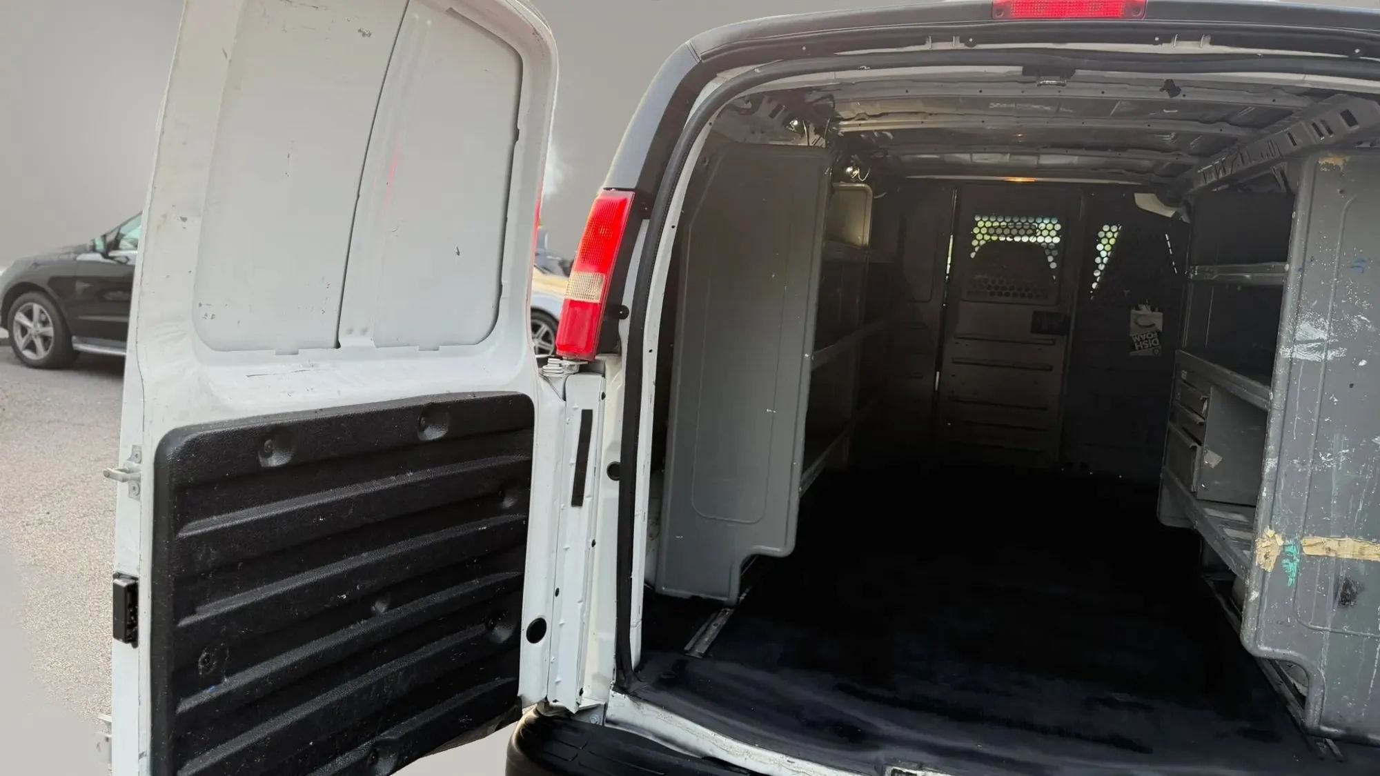 Used 2016 Chevrolet Express 2500 RWD image 22