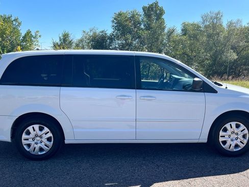 Used 2014 Dodge Grand Caravan SE w/ Quick Order Package 29E SE image 2