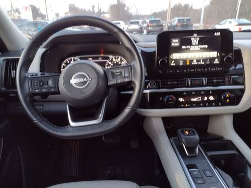 Used 2022 Nissan Pathfinder SL image 22