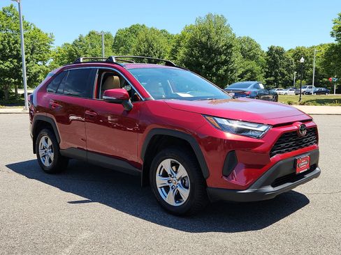 Certified 2022 Toyota RAV4 XLE w/ Convenience Package AWD/4WD image 4