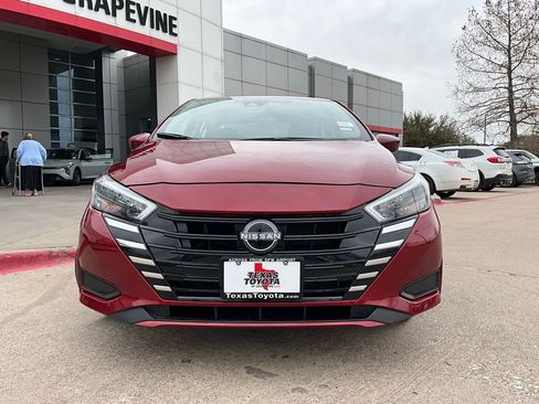 Used 2025 Nissan Versa SV image 3