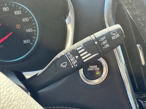 Used 2020 Chevrolet Traverse LT image 17