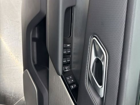 Used 2018 Land Rover Range Rover Velar R-Dynamic SE image 17