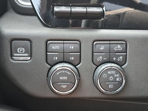 Used 2024 Chevrolet Silverado 2500 LTZ w/ LTZ Premium Package AWD/4WD image 31