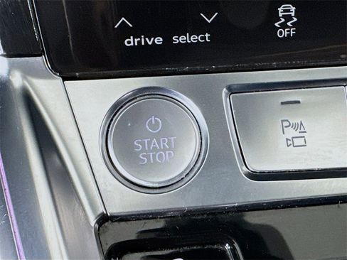 Used 2019 Audi e-tron Prestige w/ Prestige Package image 32