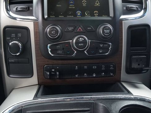 Used 2016 RAM 2500 Laramie w/ Convenience Group AWD/4WD image 19