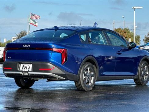 New 2025 Kia K4 LXS image 4