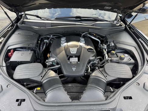 Used 2018 Maserati Levante GranSport image 46