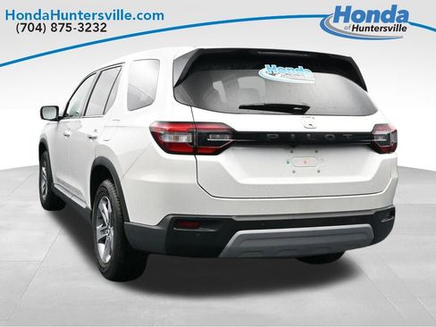 Used 2025 Honda Pilot EX-L image 6