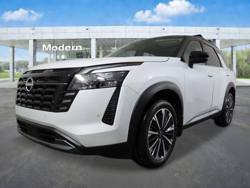 New 2026 Nissan Pathfinder Platinum image 1