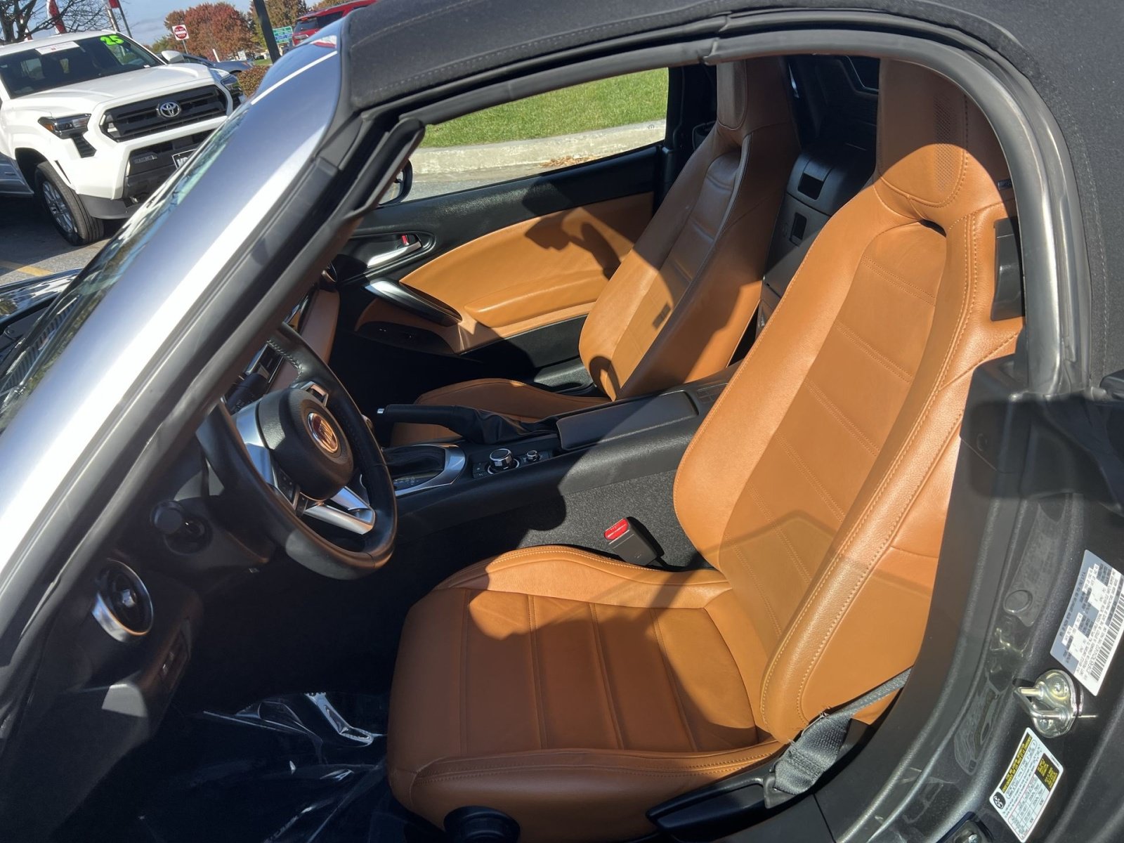 Used 2019 FIAT 124 Spider Lusso w/ Navigation & Sound Group RWD image 13