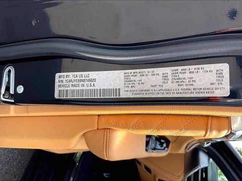 Used 2022 Jeep Grand Cherokee Summit AWD/4WD image 21