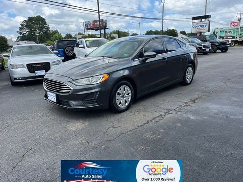 Used 2019 Ford Fusion S image 2