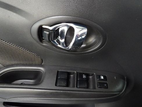 Used 2017 Nissan Versa SV FWD image 7