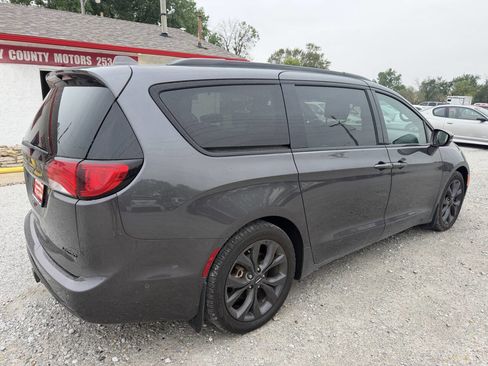 Used 2018 Chrysler Pacifica Limited w/ Advanced Safetytec Group FWD image 3