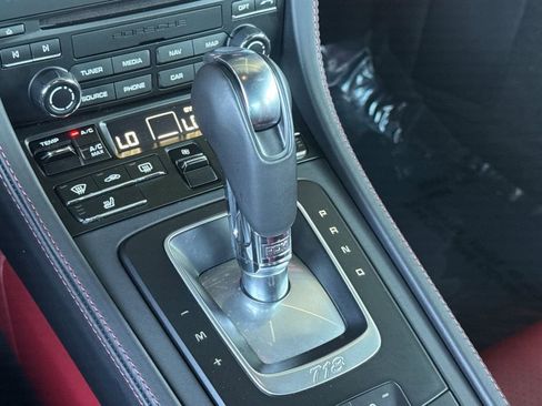 Used 2022 Porsche 718 Cayman RWD image 18