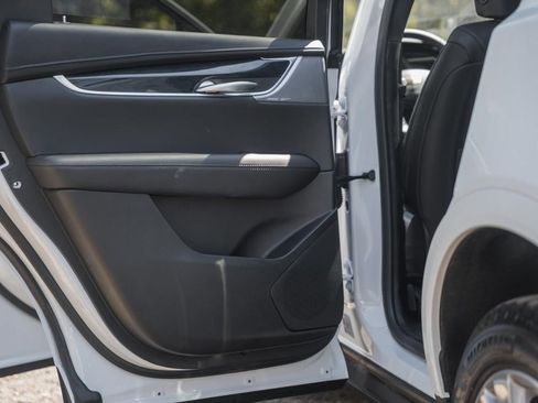 Used 2025 Cadillac XT5 Premium Luxury image 36