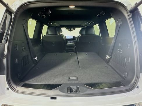 Certified 2026 INFINITI QX80 4WD w/ Sport Exterior Package image 33