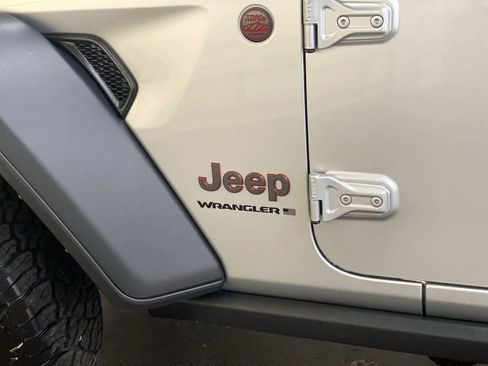 Used 2024 Jeep Wrangler Unlimited Rubicon image 10