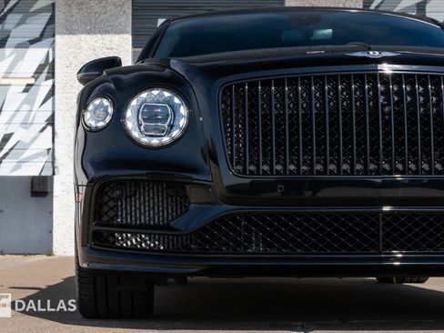 Used 2024 Bentley Flying Spur V8 image 4