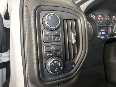 Used 2022 Chevrolet Silverado 1500 Custom image 10