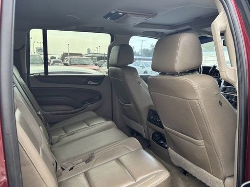 Used 2018 Chevrolet Suburban LT w/ LT Signature Package AWD/4WD image 7
