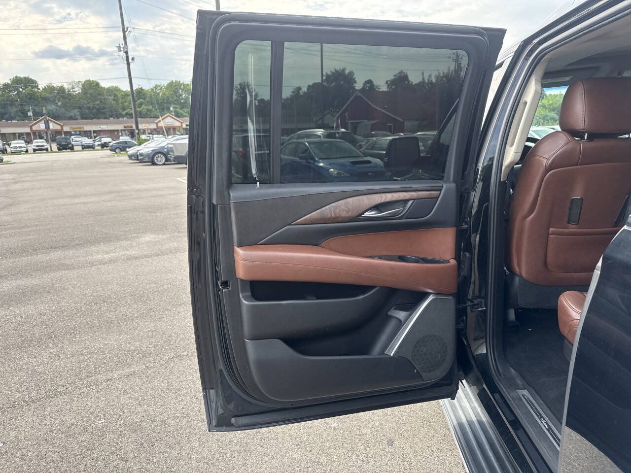 Used 2017 Cadillac Escalade ESV Luxury RWD image 15