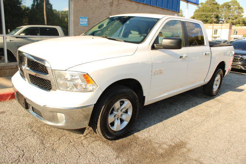 Used 2017 RAM 1500 Classic SLT AWD/4WD image 3