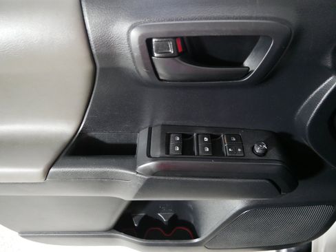Used 2019 Toyota Tacoma SR w/ SR Convenience Package image 19