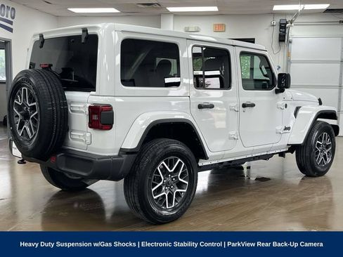 Used 2025 Jeep Wrangler Unlimited Sahara AWD/4WD image 6