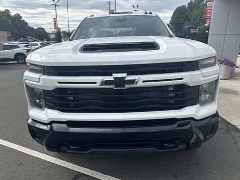 Used 2024 Chevrolet Silverado 2500 Custom w/ Custom Value Package AWD/4WD image 3