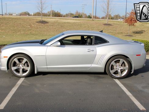Used 2010 Chevrolet Camaro SS w/ RS Package image 2
