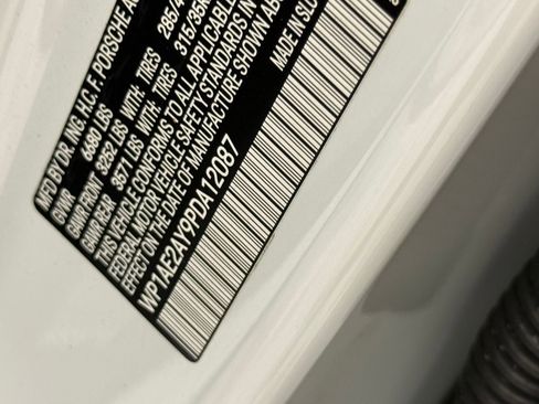 Certified 2023 Porsche Cayenne Platinum Edition image 27