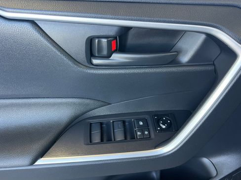 Used 2025 Toyota RAV4 LE AWD/4WD image 8